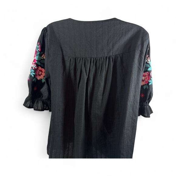 Savanna Jane Tops - Savanna Jane Women's Black Floral Embroidered Blouse Size M